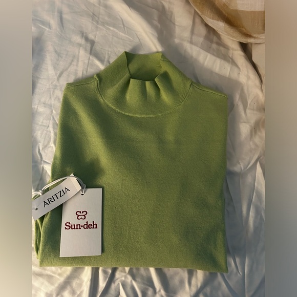 Brand New | Aritzia - Sunday Best : Long sleeve Crop top - open back - Picture 1 of 3